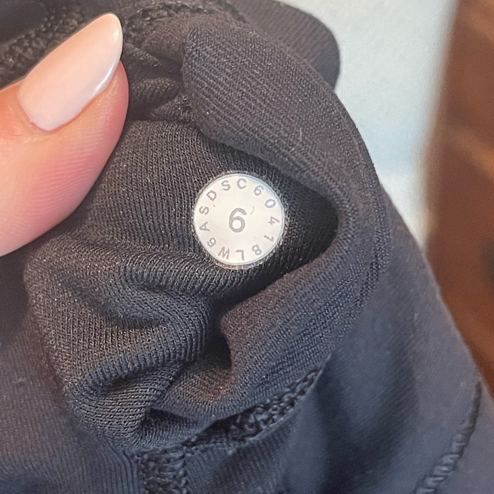 Lululemon wunderunder crop legging. High waisted. Excellent condition - Picture 5 of 5